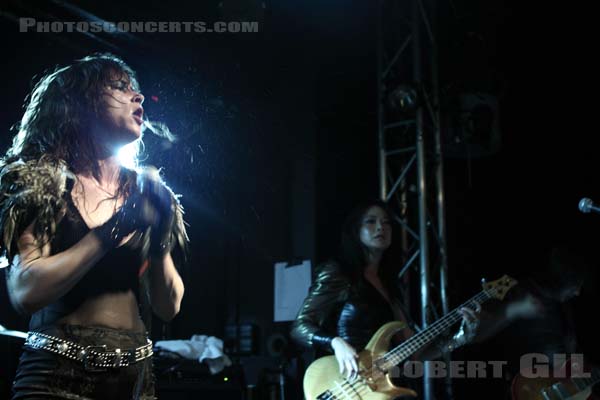 JULIETTE LEWIS - 2010-05-22 - PARIS - La Fleche d'Or - 